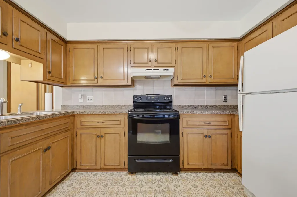 25248 Hass Street Dearborn Heights City MI 48127