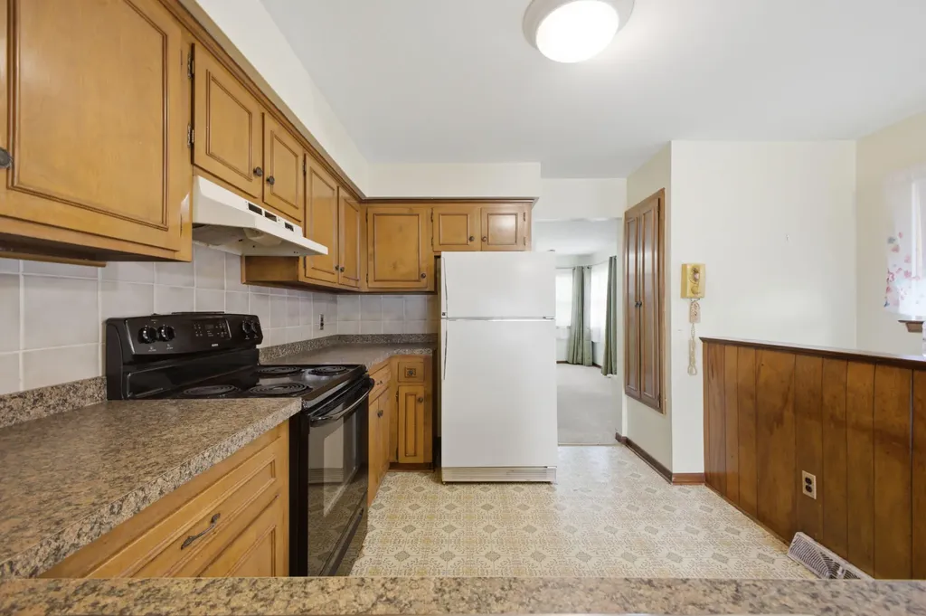 25248 Hass Street Dearborn Heights City MI 48127