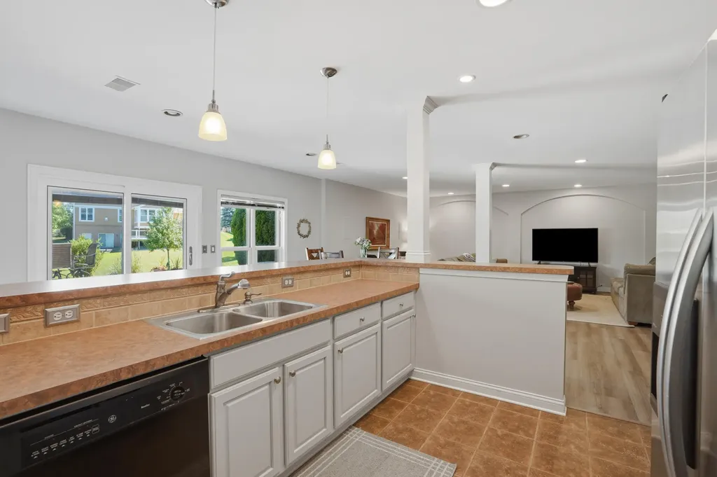 5693 Strawberry Circle Commerce Charter Township MI 48382