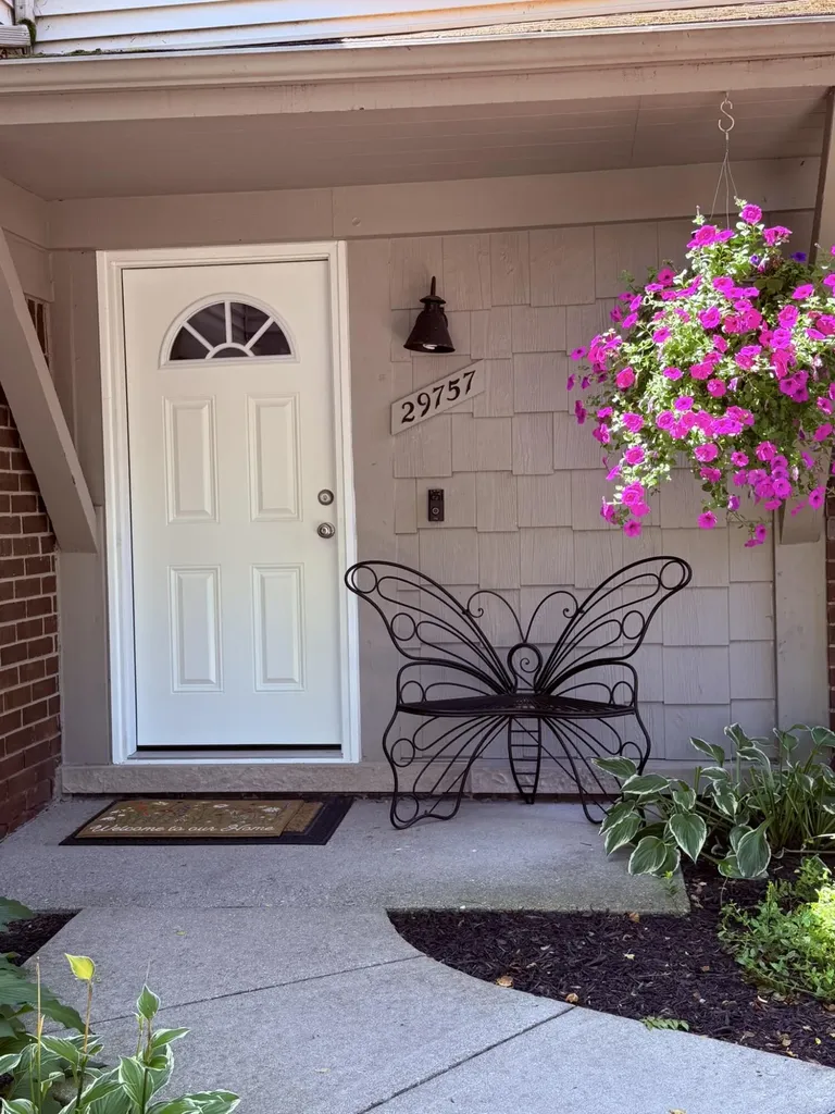 29757 Farmbrook Villa Lane Southfield City MI 48034