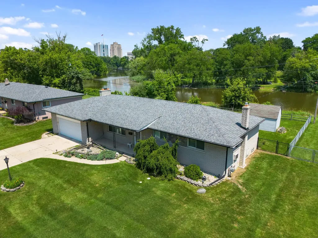 175 Clinton River Drive Mt. Clemens City MI 48043