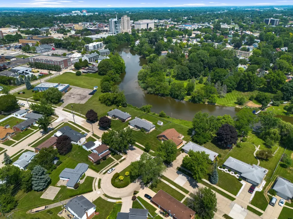 175 Clinton River Drive Mt. Clemens City MI 48043