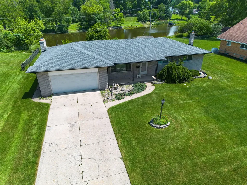 175 Clinton River Drive Mt. Clemens City MI 48043