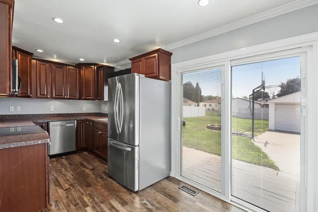 38203 Avondale Street Westland City MI 48186