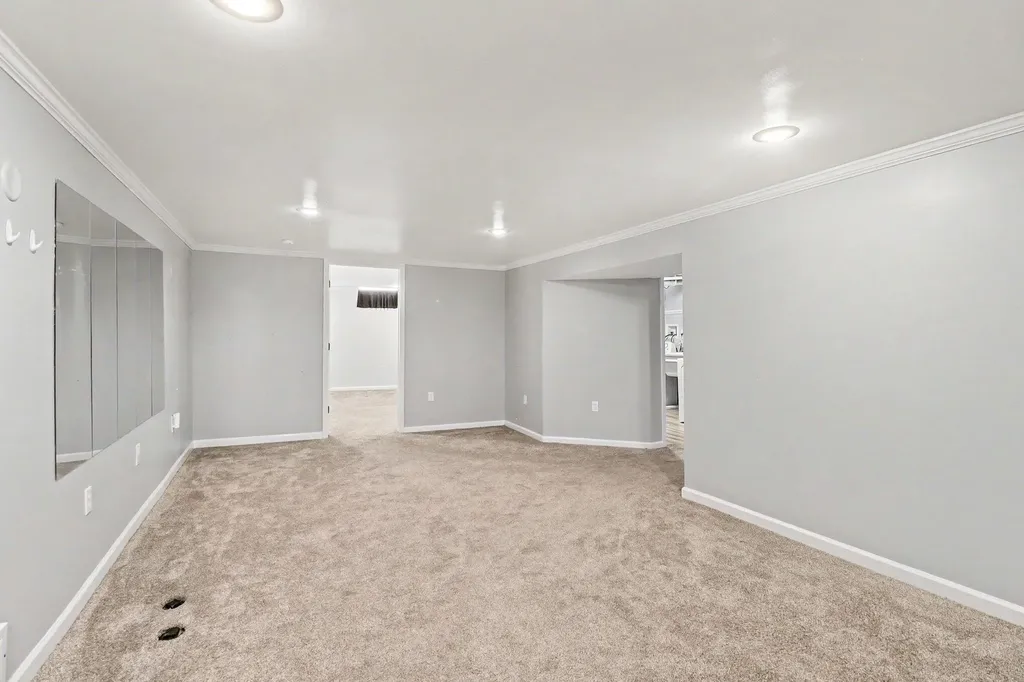 38203 Avondale Street Westland City MI 48186