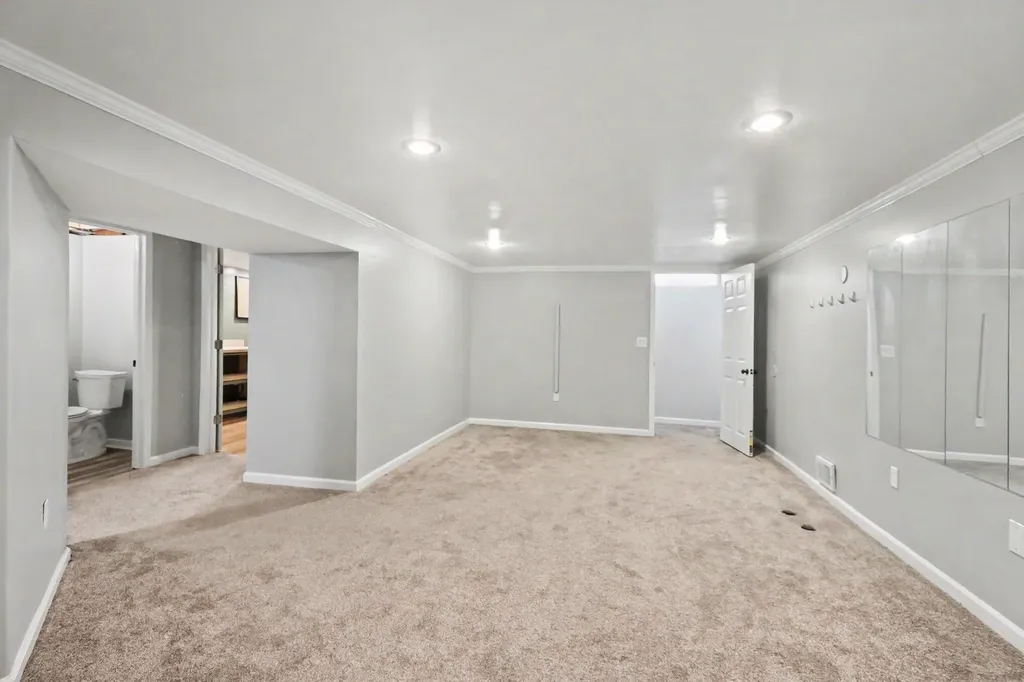 38203 Avondale Street Westland City MI 48186