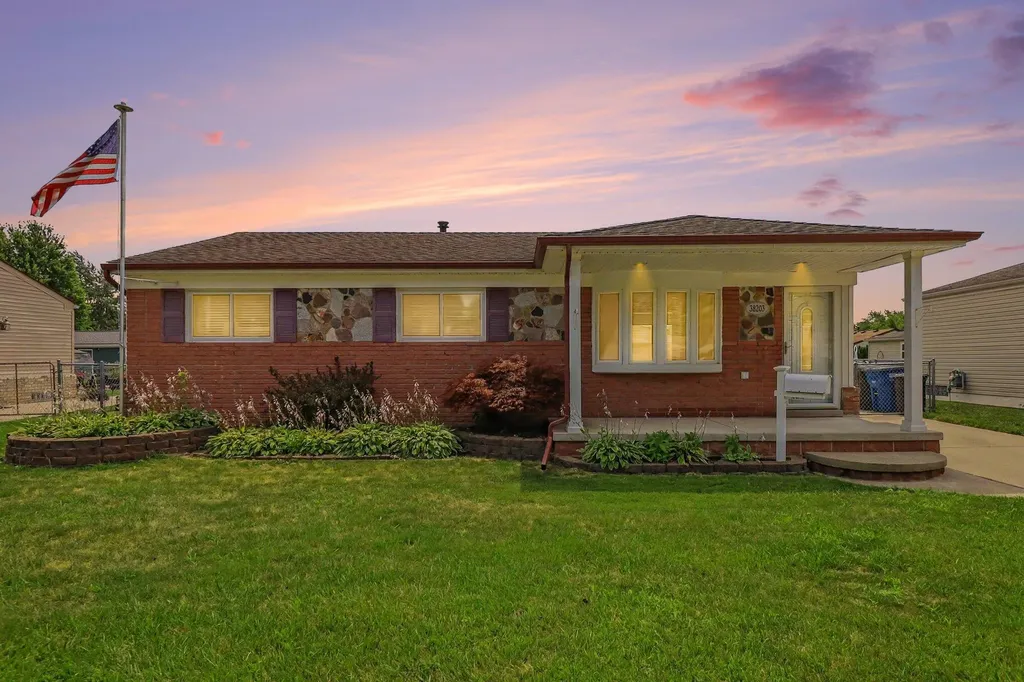 38203 Avondale Street Westland City MI 48186