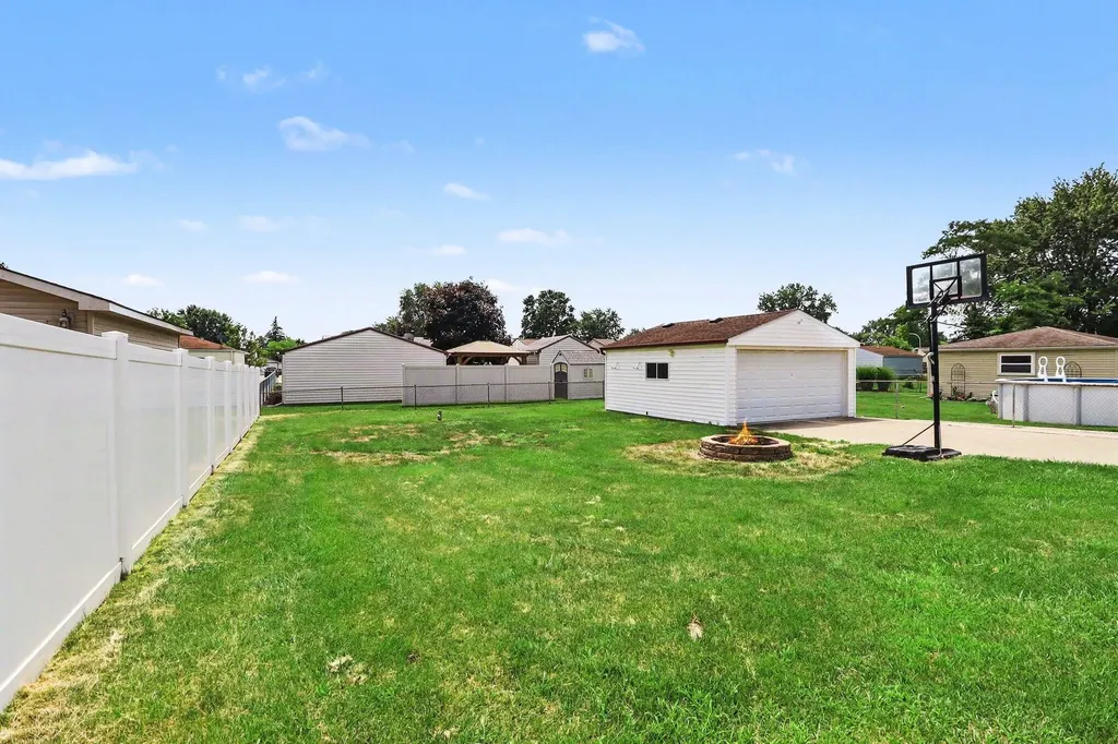 38203 Avondale Street Westland City MI 48186