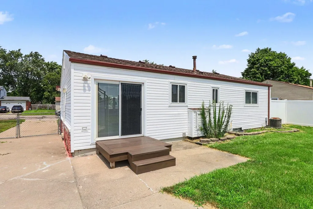 38203 Avondale Street Westland City MI 48186