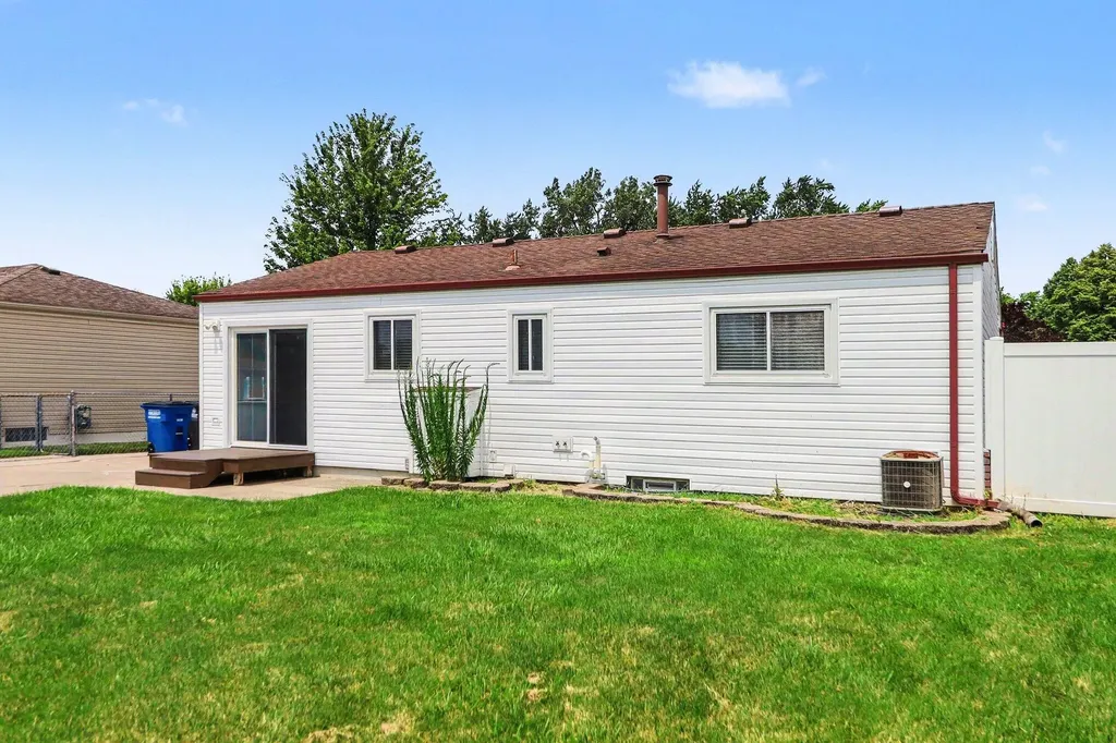 38203 Avondale Street Westland City MI 48186