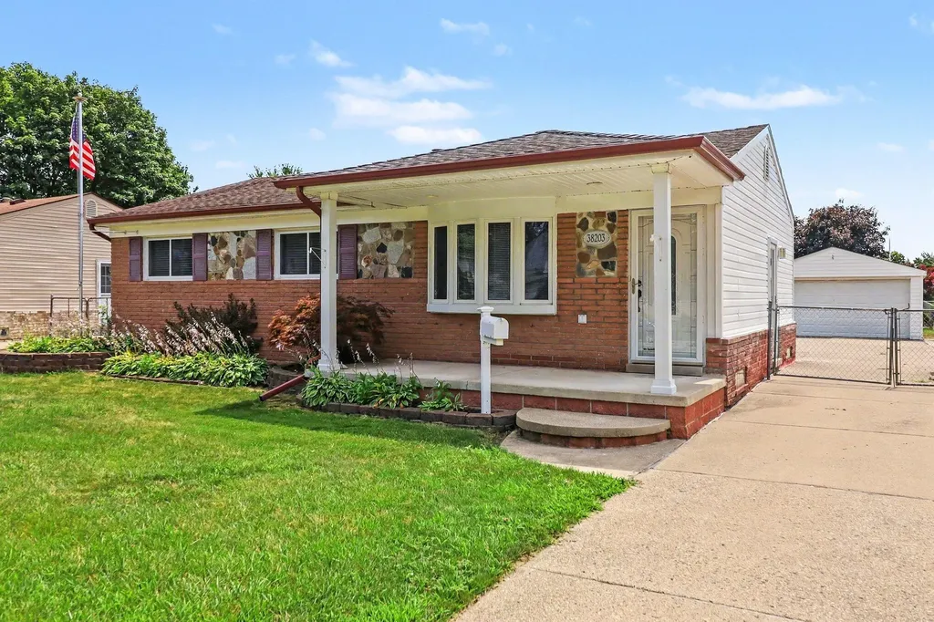 38203 Avondale Street Westland City MI 48186