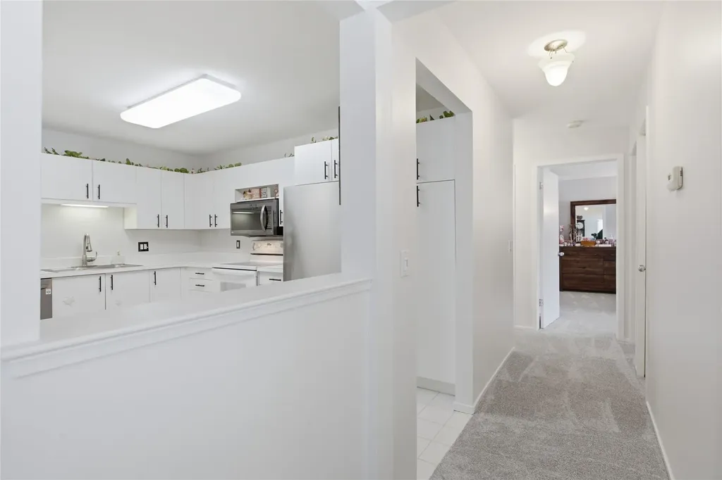30414 Orchard Lake Road Farmington Hills City MI 48334