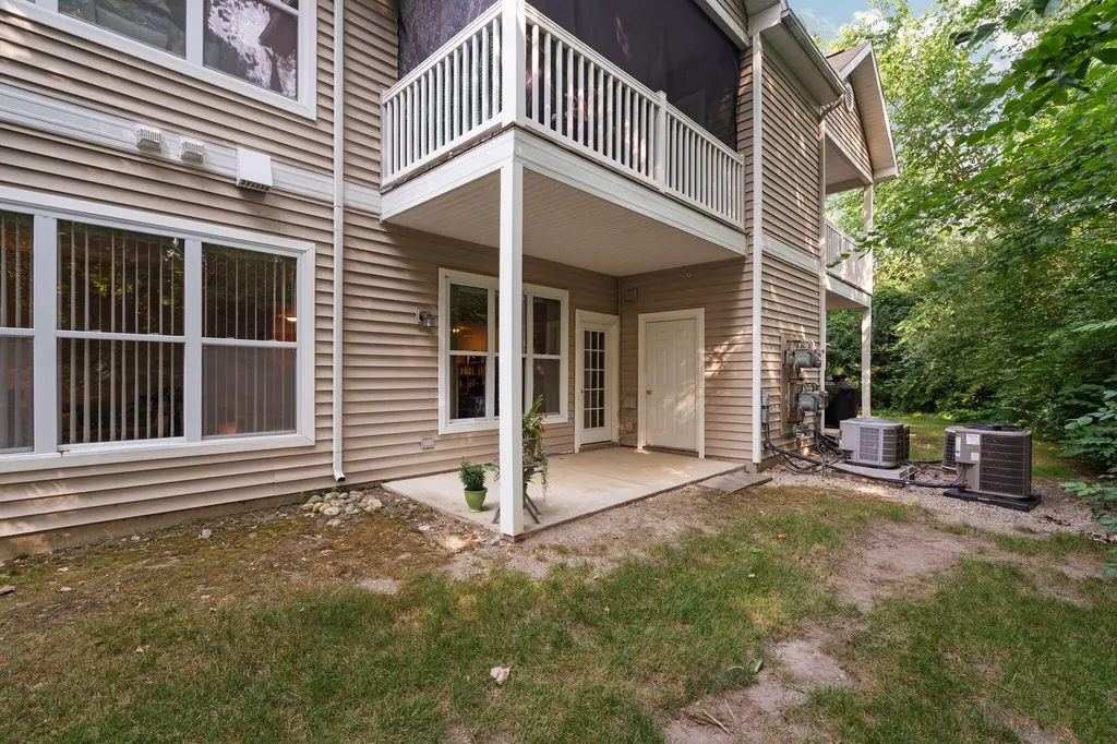8159 Autumn Woods Trail Superior Charter Township MI 48198