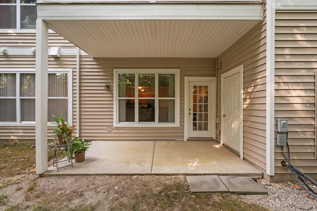 8159 Autumn Woods Trail Superior Charter Township MI 48198