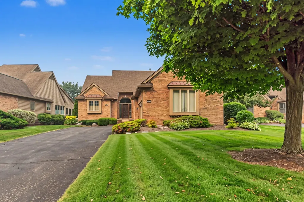 4682 Sawgrass Drive E Pittsfield Charter Township MI 48108