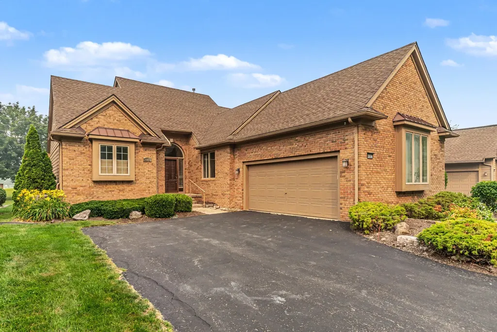 4682 Sawgrass Drive E Pittsfield Charter Township MI 48108