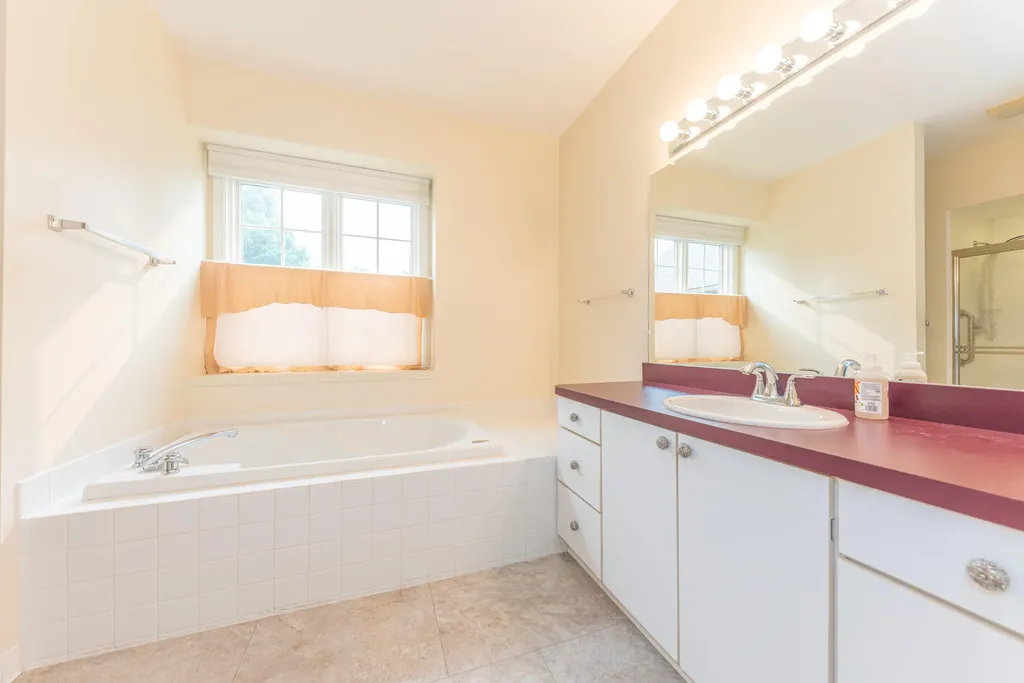 4682 Sawgrass Drive E Pittsfield Charter Township MI 48108