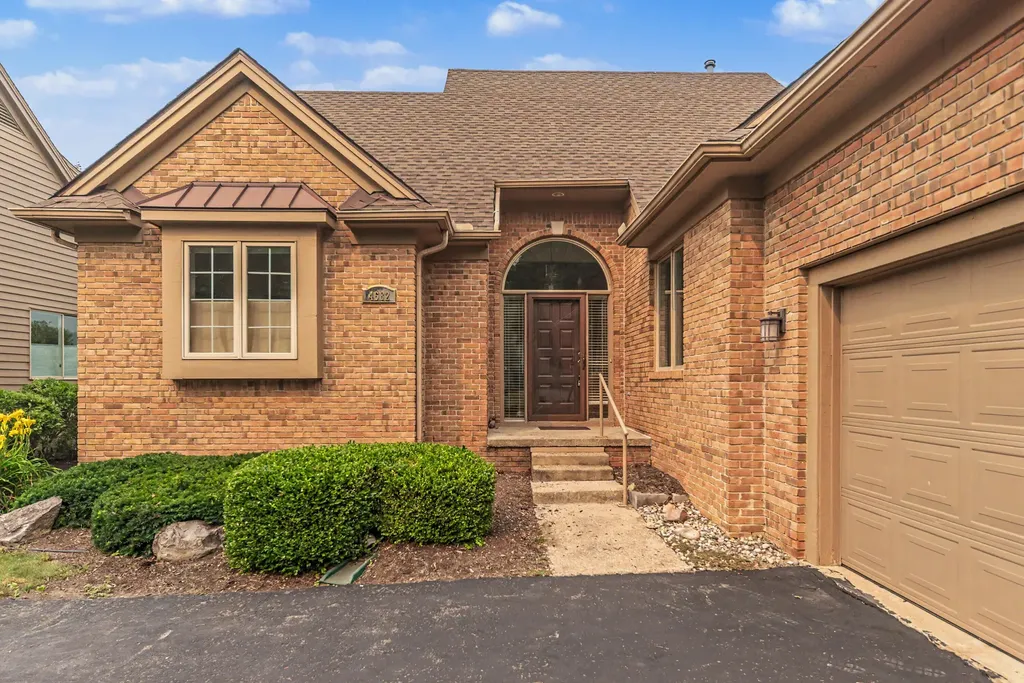 4682 Sawgrass Drive E Pittsfield Charter Township MI 48108