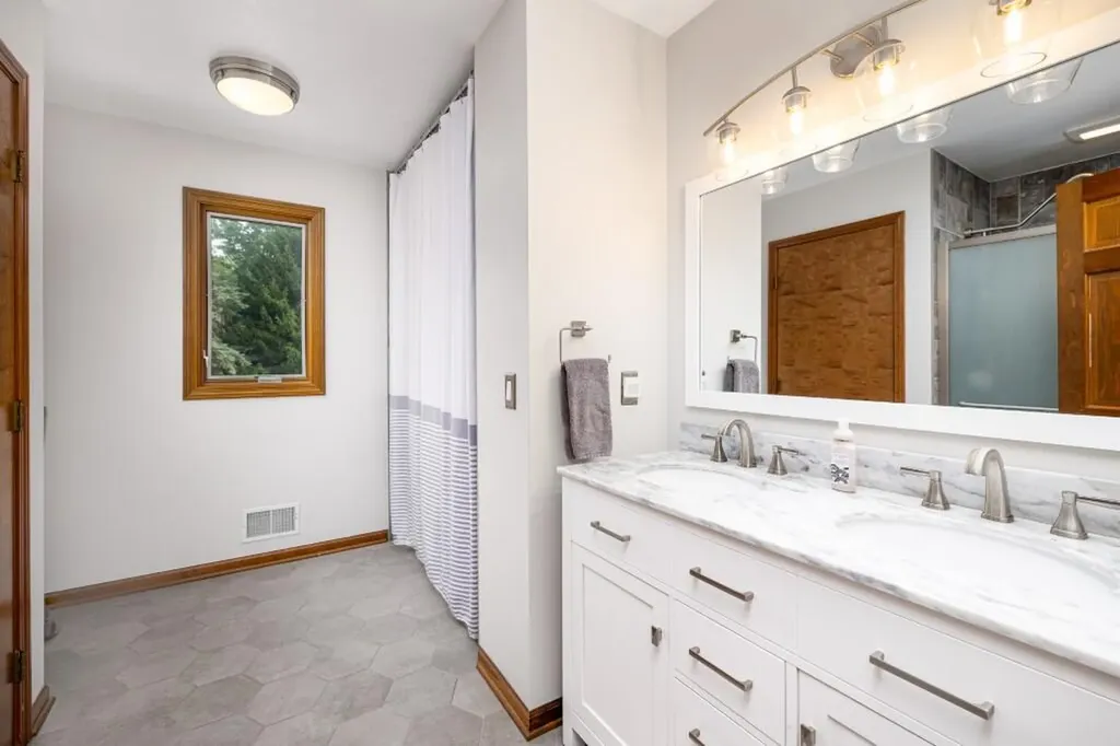 9108 Cambridge Drive York Charter Township MI 48176