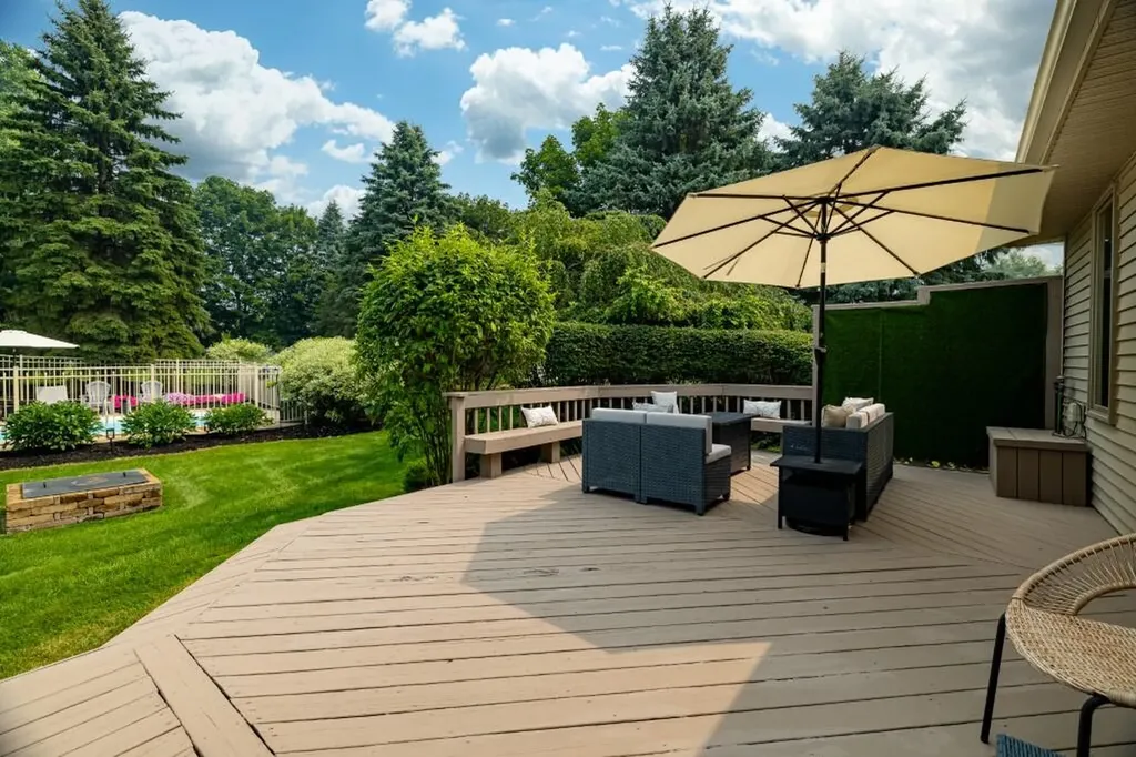 9108 Cambridge Drive York Charter Township MI 48176