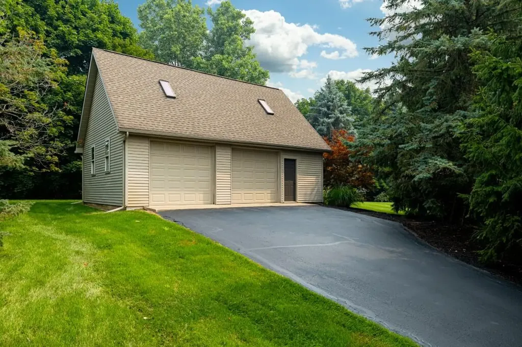 9108 Cambridge Drive York Charter Township MI 48176