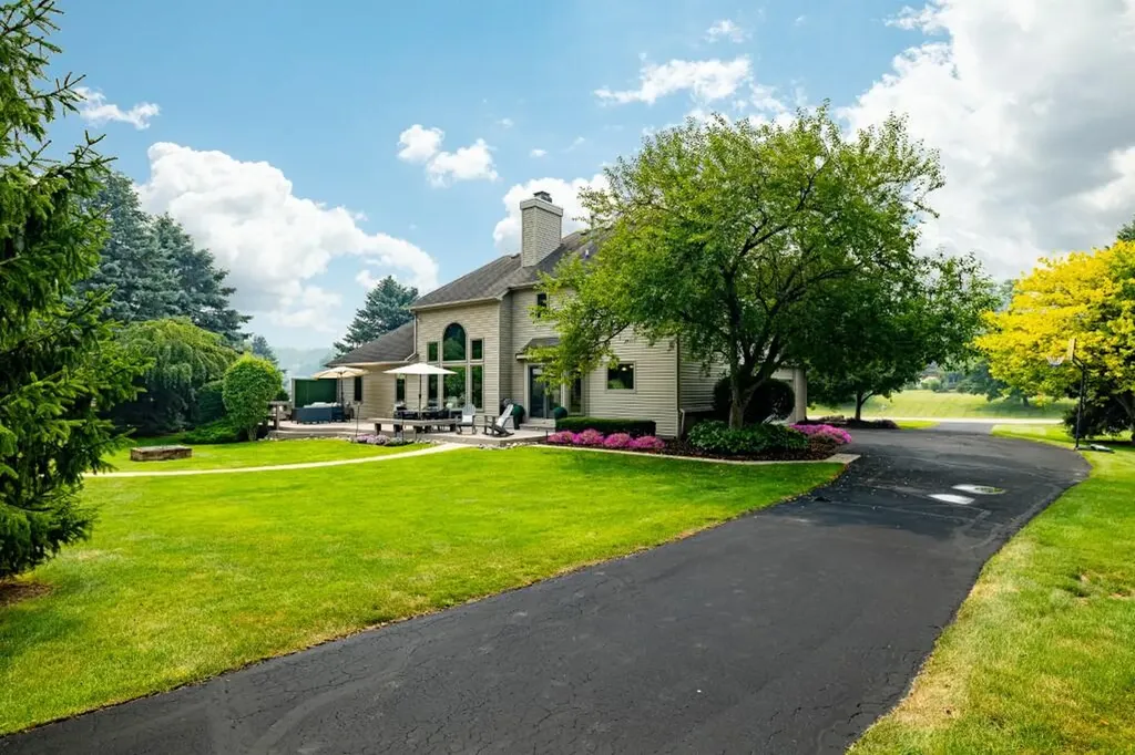 9108 Cambridge Drive York Charter Township MI 48176