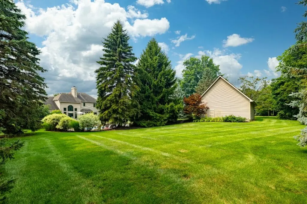 9108 Cambridge Drive York Charter Township MI 48176