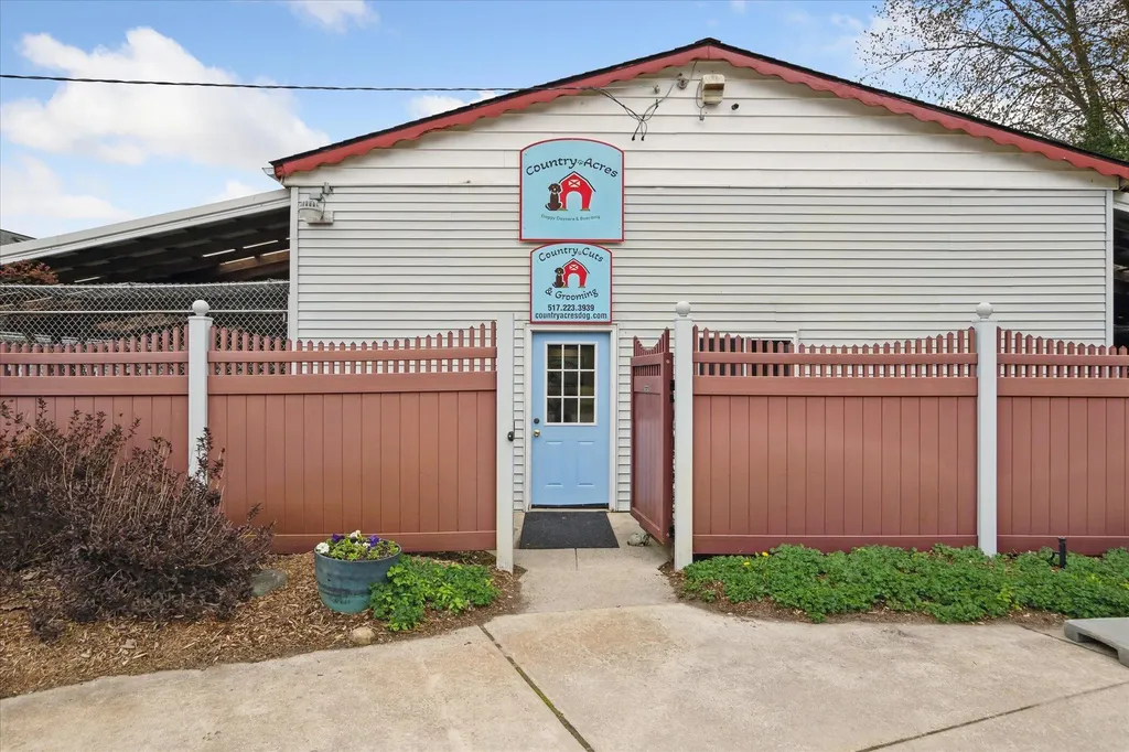 3650 Hogback Road Handy Township MI 48836