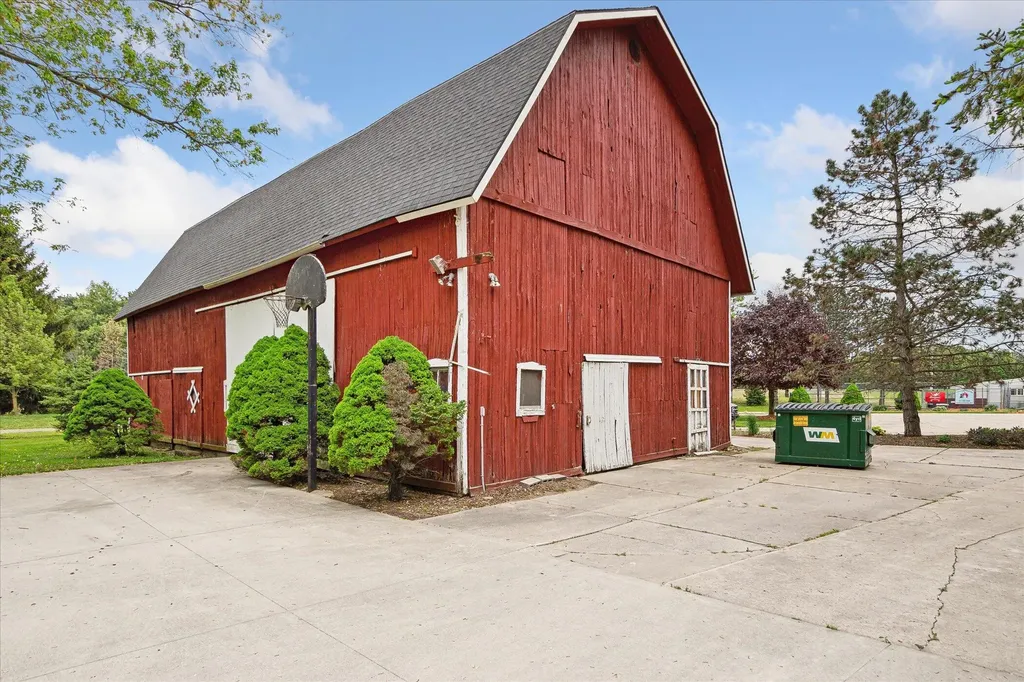 3650 Hogback Road Handy Township MI 48836