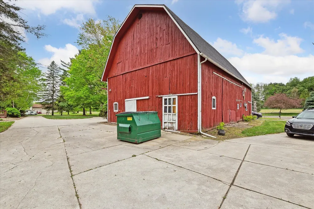 3650 Hogback Road Handy Township MI 48836