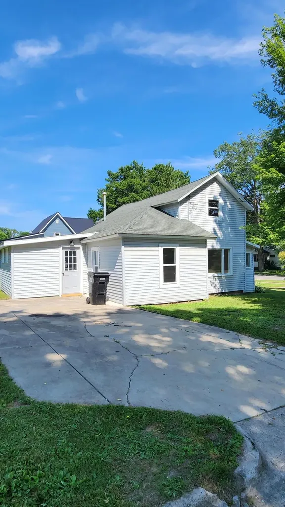436 E Marshall Street Hastings City MI 49058
