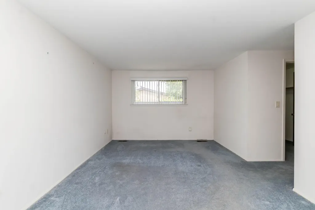 32143 W 12 Mile Road Farmington Hills City MI 48334