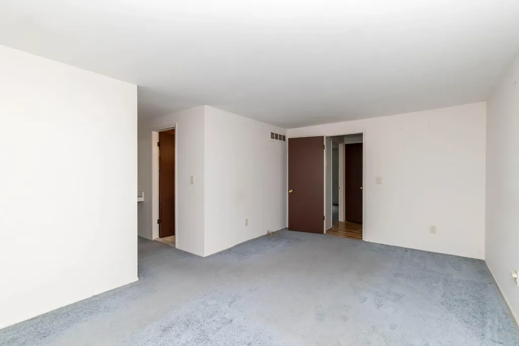 32143 W 12 Mile Road Farmington Hills City MI 48334