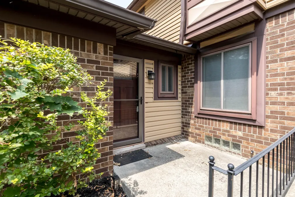 32143 W 12 Mile Road Farmington Hills City MI 48334