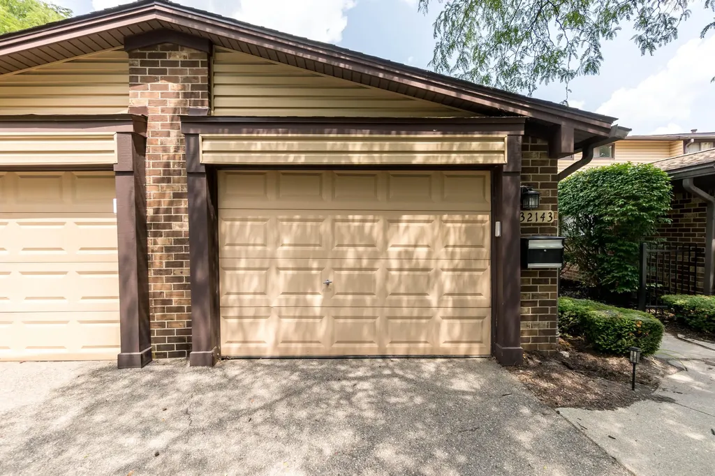 32143 W 12 Mile Road Farmington Hills City MI 48334