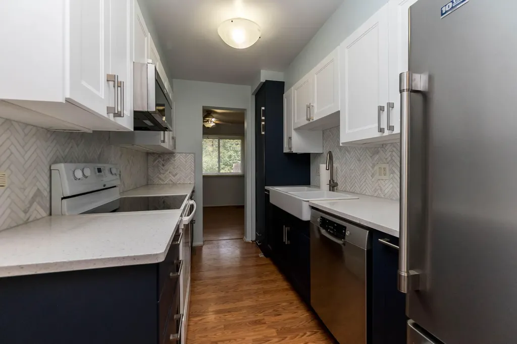 32143 W 12 Mile Road Farmington Hills City MI 48334