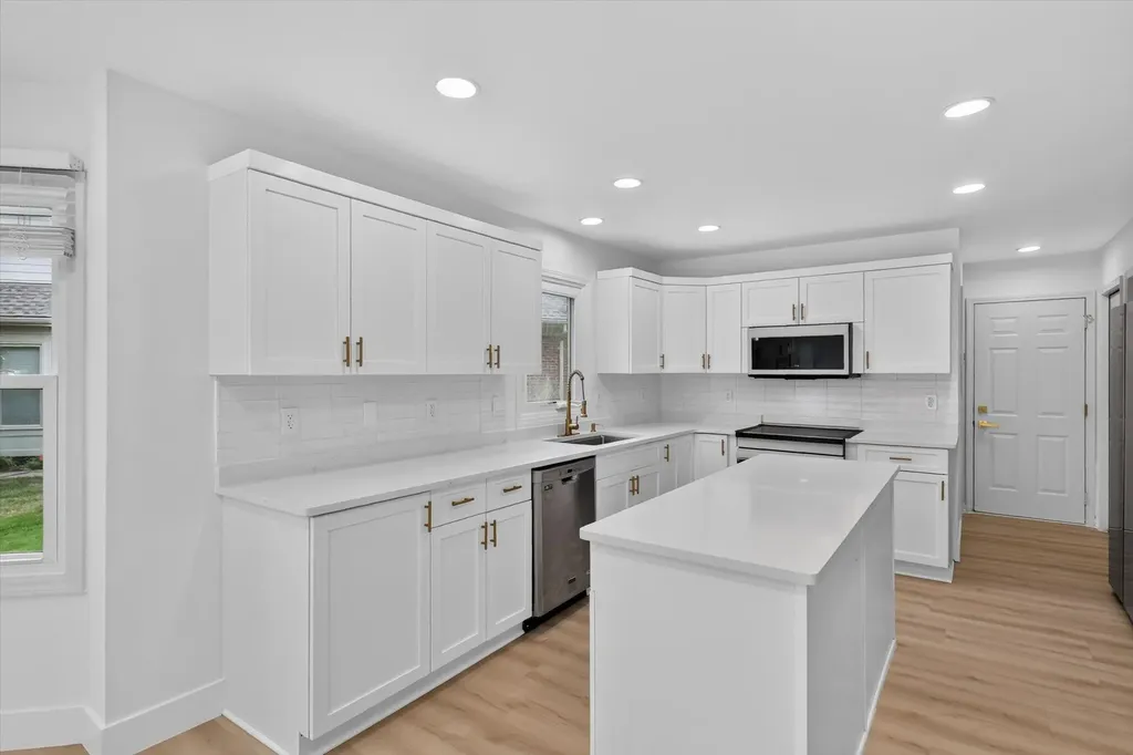 13500 Cambridge Court Plymouth Charter Township MI 48170