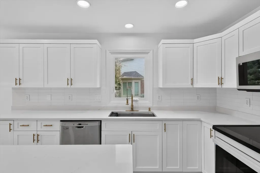 13500 Cambridge Court Plymouth Charter Township MI 48170