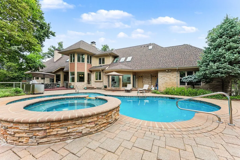 4911 Red Fox Run Ann Arbor Charter Township MI 48105