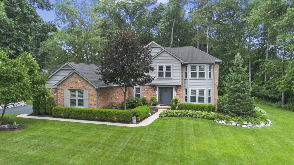 12072 Pembrooke Circle Green Oak Township MI 48178