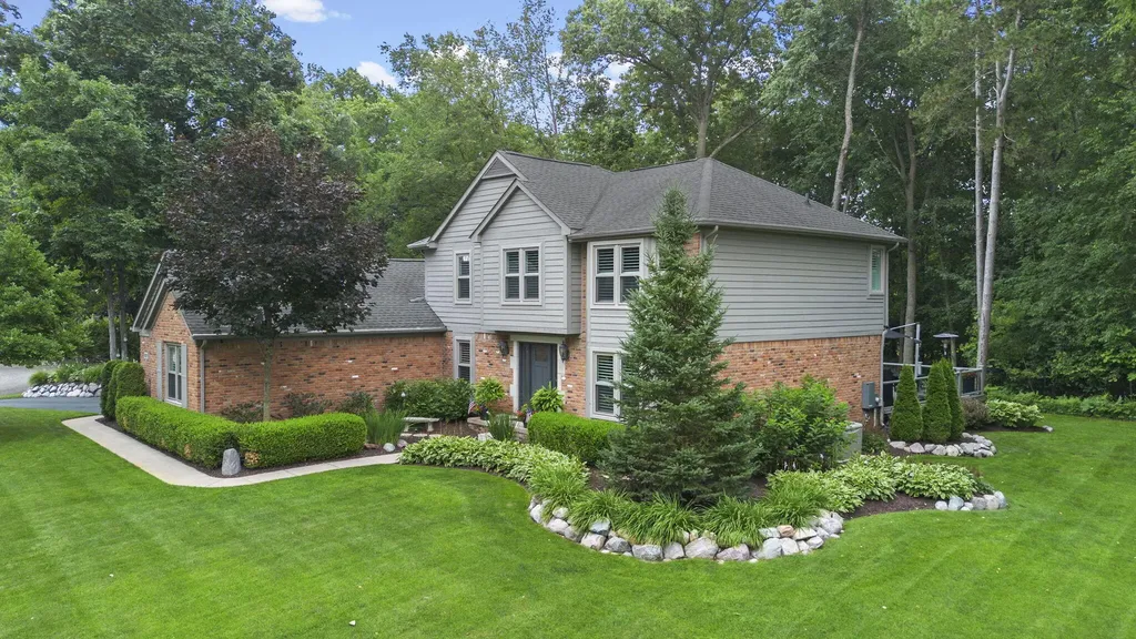 12072 Pembrooke Circle Green Oak Township MI 48178