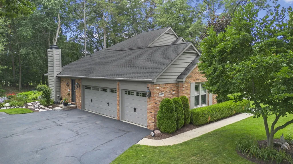 12072 Pembrooke Circle Green Oak Township MI 48178