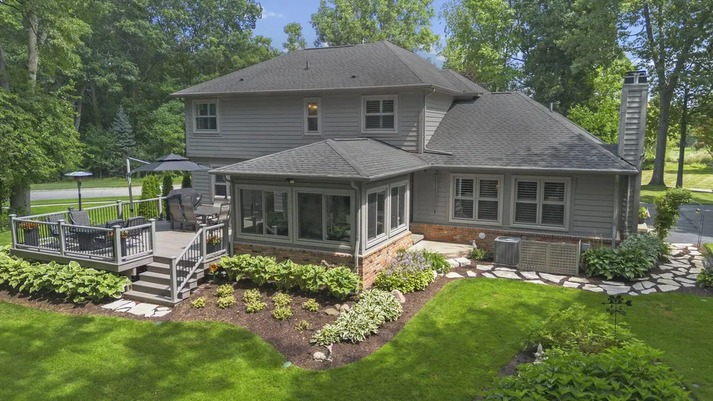 12072 Pembrooke Circle Green Oak Township MI 48178