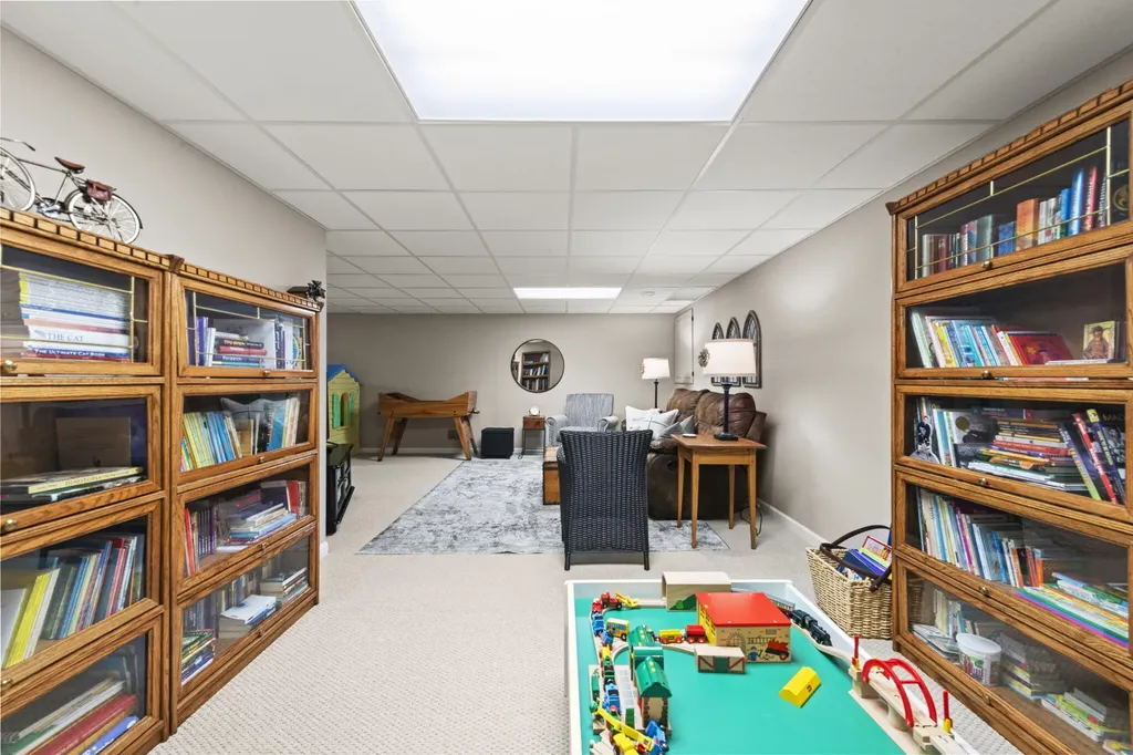 12072 Pembrooke Circle Green Oak Township MI 48178