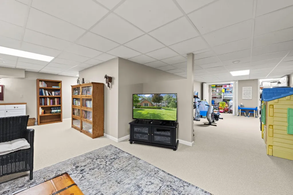 12072 Pembrooke Circle Green Oak Township MI 48178