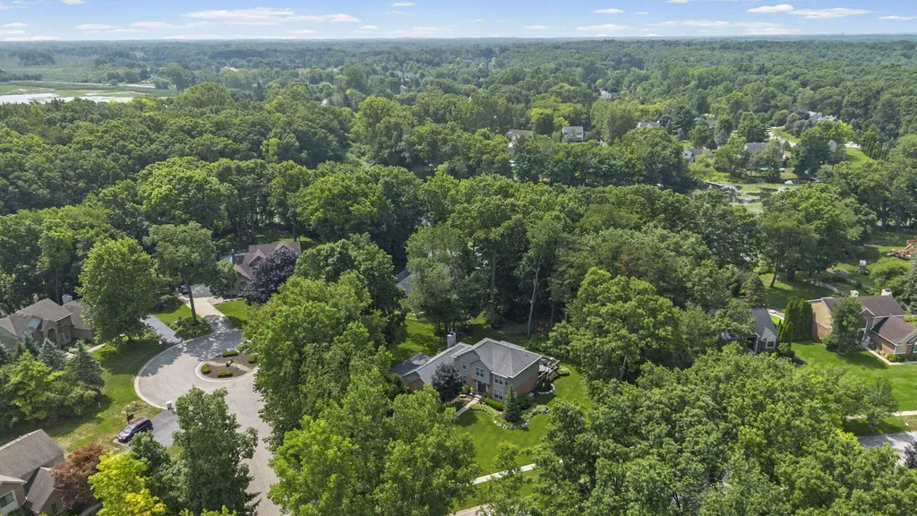 12072 Pembrooke Circle Green Oak Township MI 48178