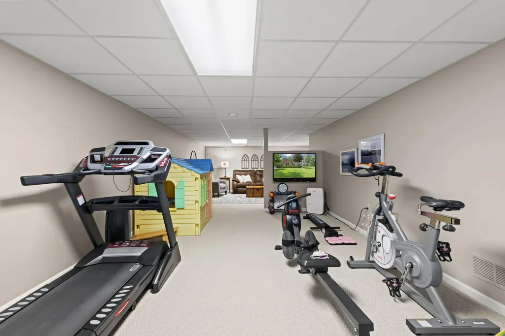 12072 Pembrooke Circle Green Oak Township MI 48178