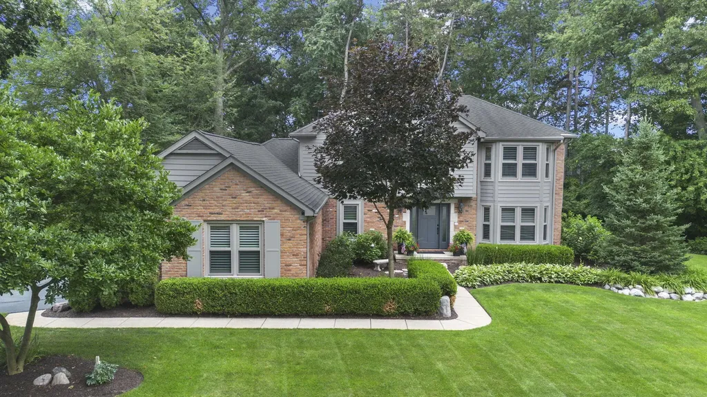 12072 Pembrooke Circle Green Oak Township MI 48178