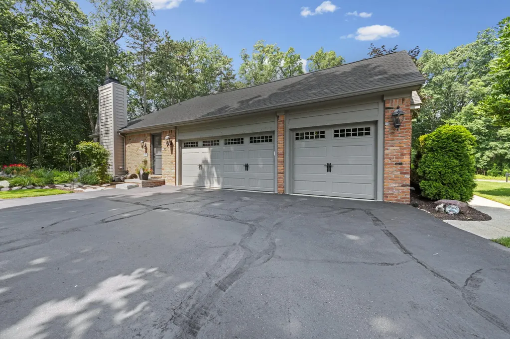 12072 Pembrooke Circle Green Oak Township MI 48178