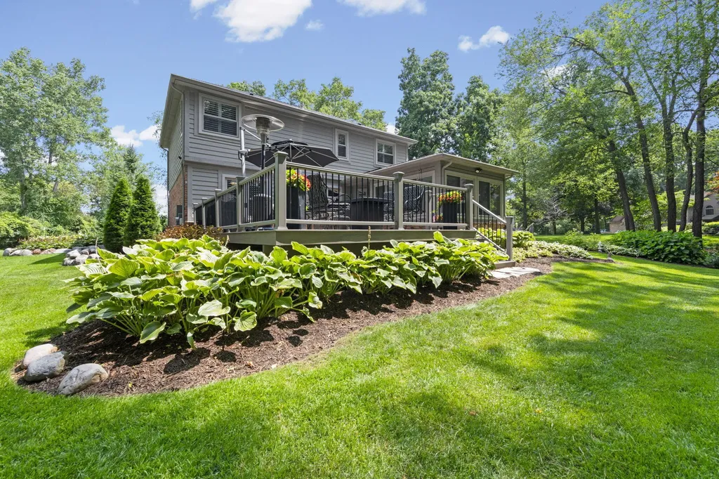12072 Pembrooke Circle Green Oak Township MI 48178